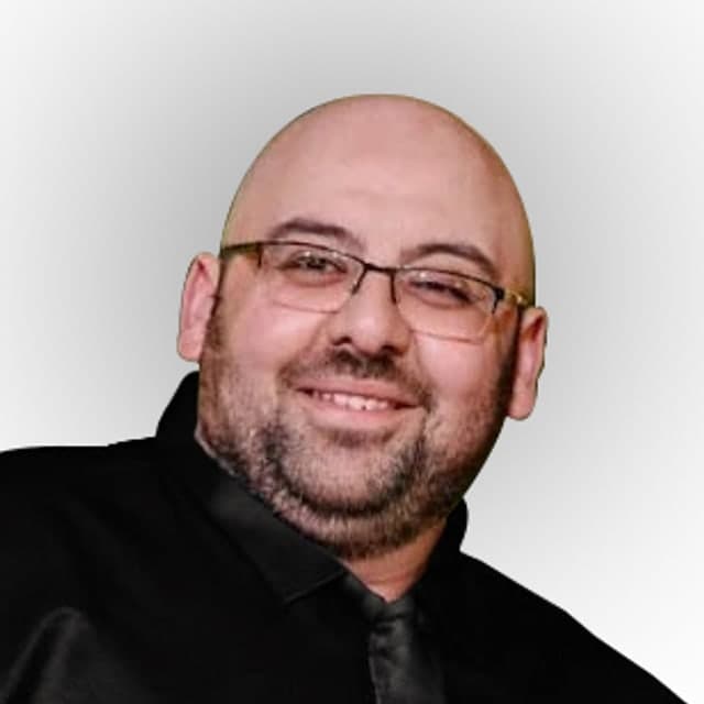 SEO técnico que se entrega: práctico, transparente y alineado con los objetivos del negocio. No auditorías que se quedan en una carpeta. Menashe Avramov, fundador de SEOH. SEO técnico que se entrega: práctico, transparente y alineado